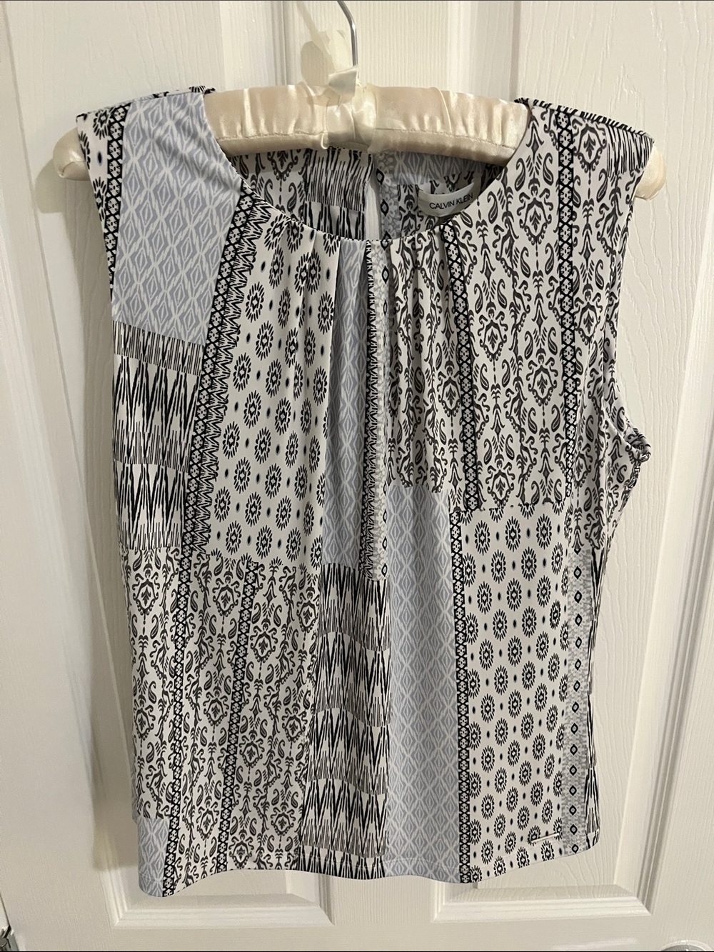 Calvin Klein Black & White Patterned Sleeveless Camisole